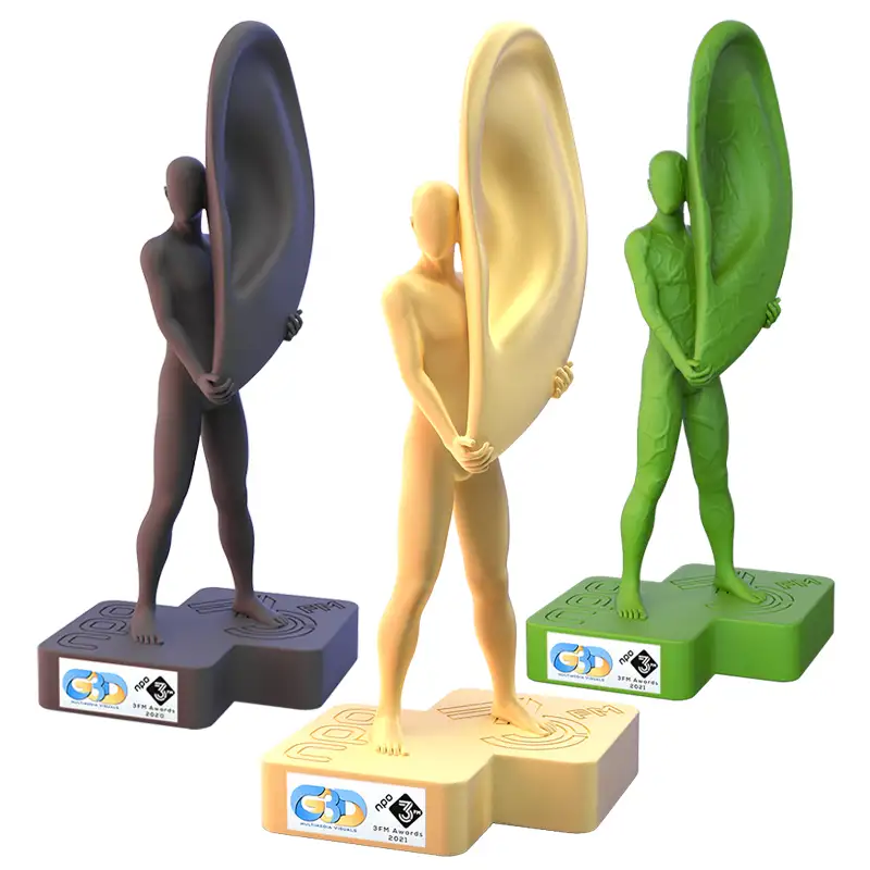 Product Visualisatie en Ontwerp 3FM Awards beelden, persoon met groot oor zwart, groen en goud, jaartallen 2020 en 2021